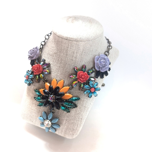 JOAN RIVERS | Floral Statement Necklace - Picture 1 of 7